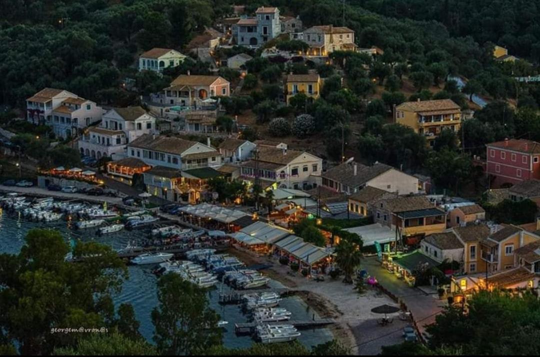 Olive Grove Deluxe Holiday home *