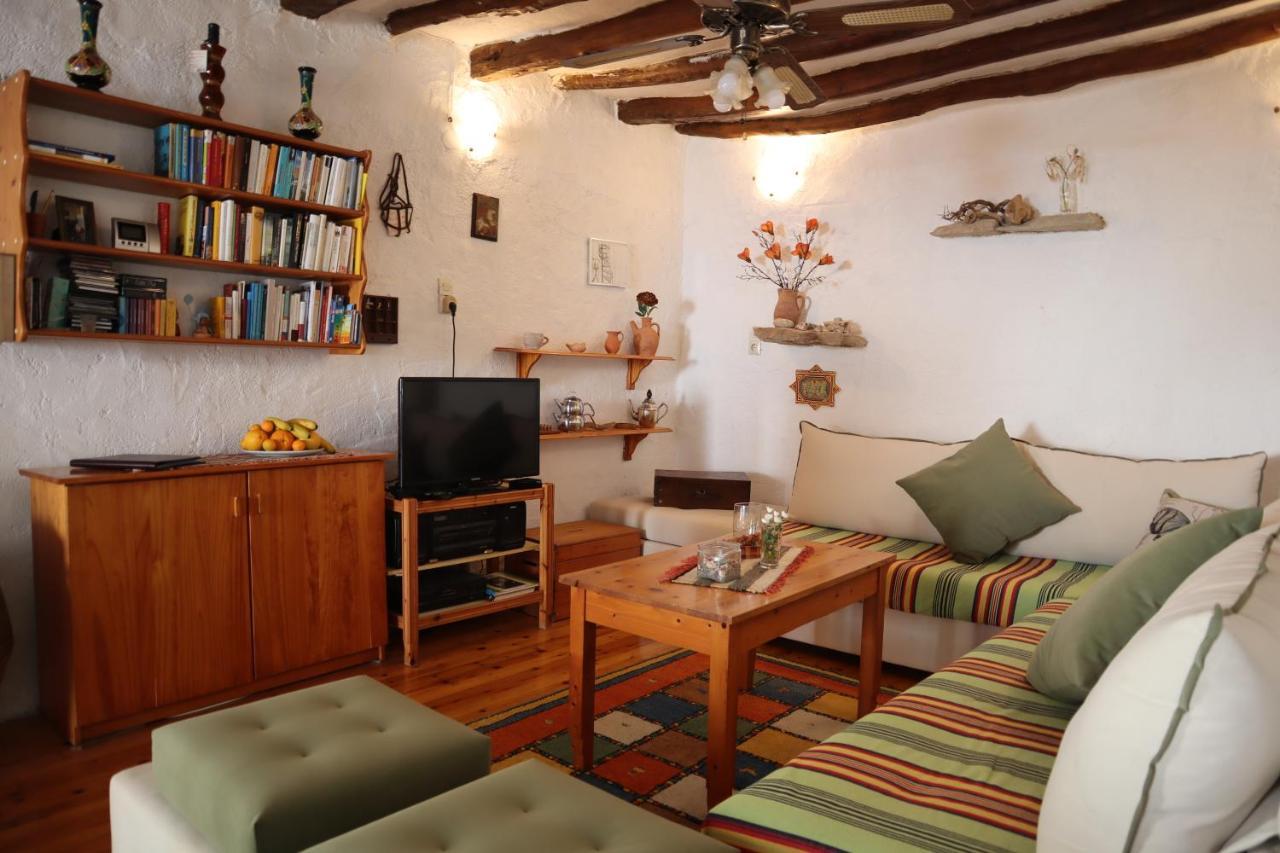Kato Ruga Holiday home *