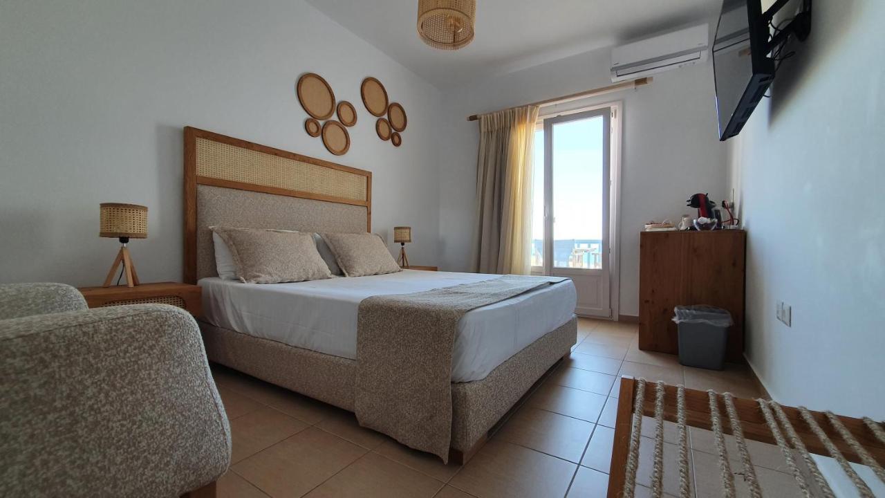 Guest house Sarakiniko Adamantas (Milos)