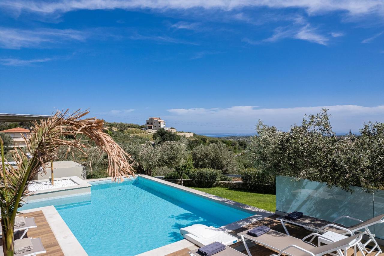 Rizes Villa, Jacuzzi & Pool Amid Olive Trees Villa *