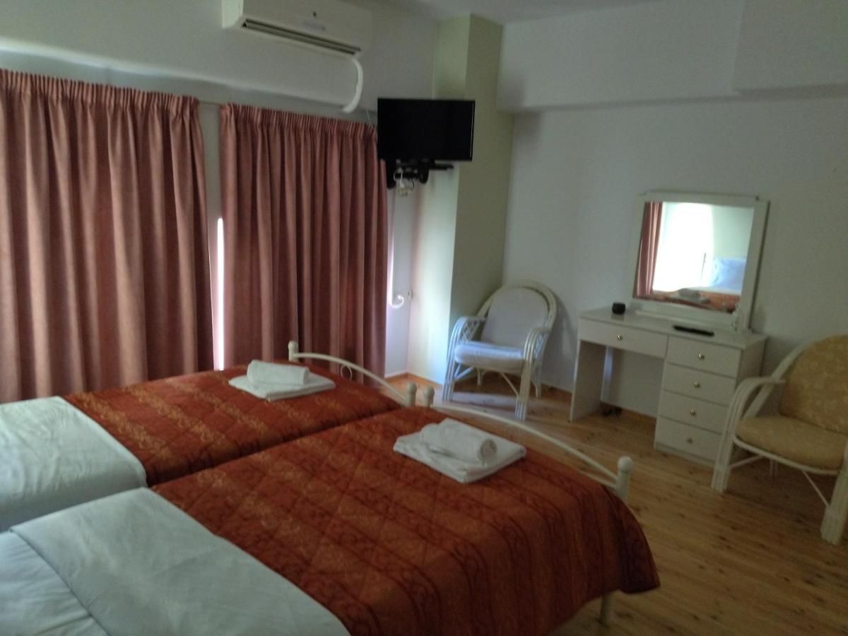 Chrisi Akti Guest house *