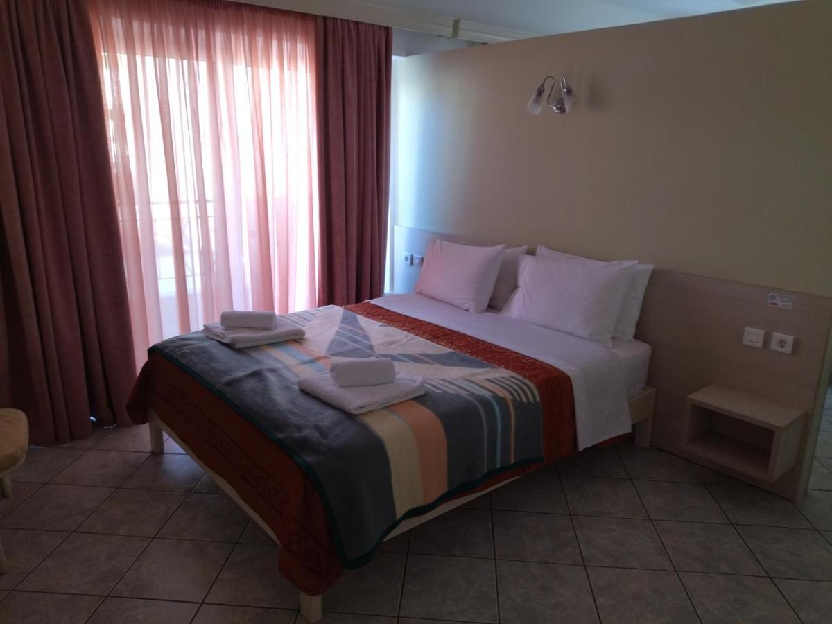 Chrisi Akti Guest house *