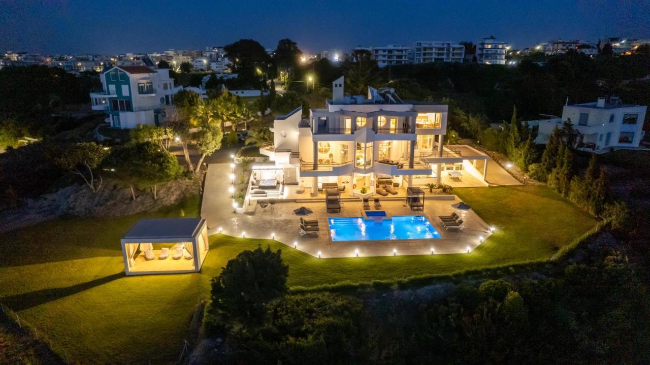 Monte Smith Luxury *