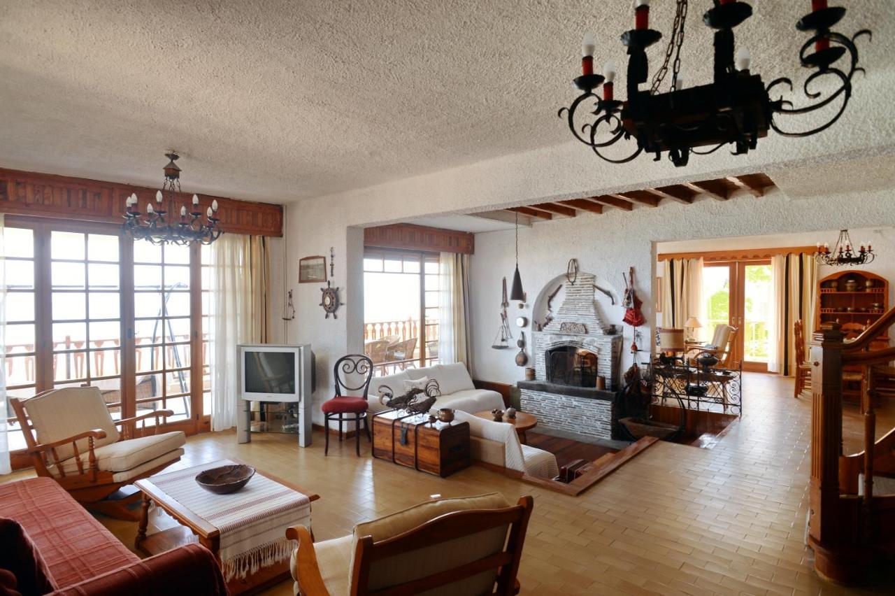 Antorina Grande Beachfront House With Private Pool Holiday home