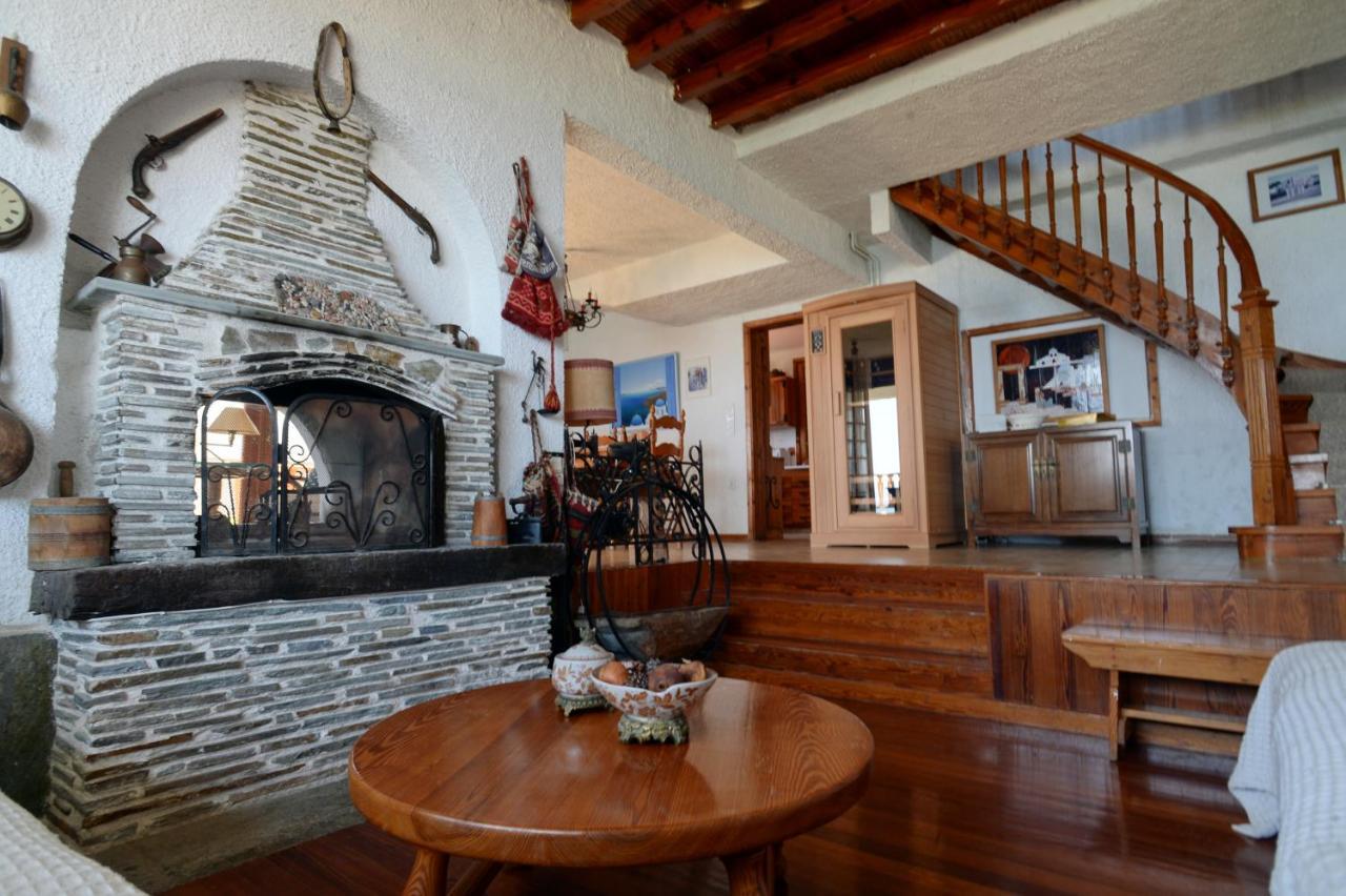 Antorina Grande Beachfront House With Private Pool