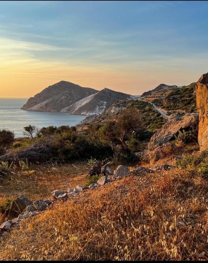 Echoes Milos Plaka (Milos)