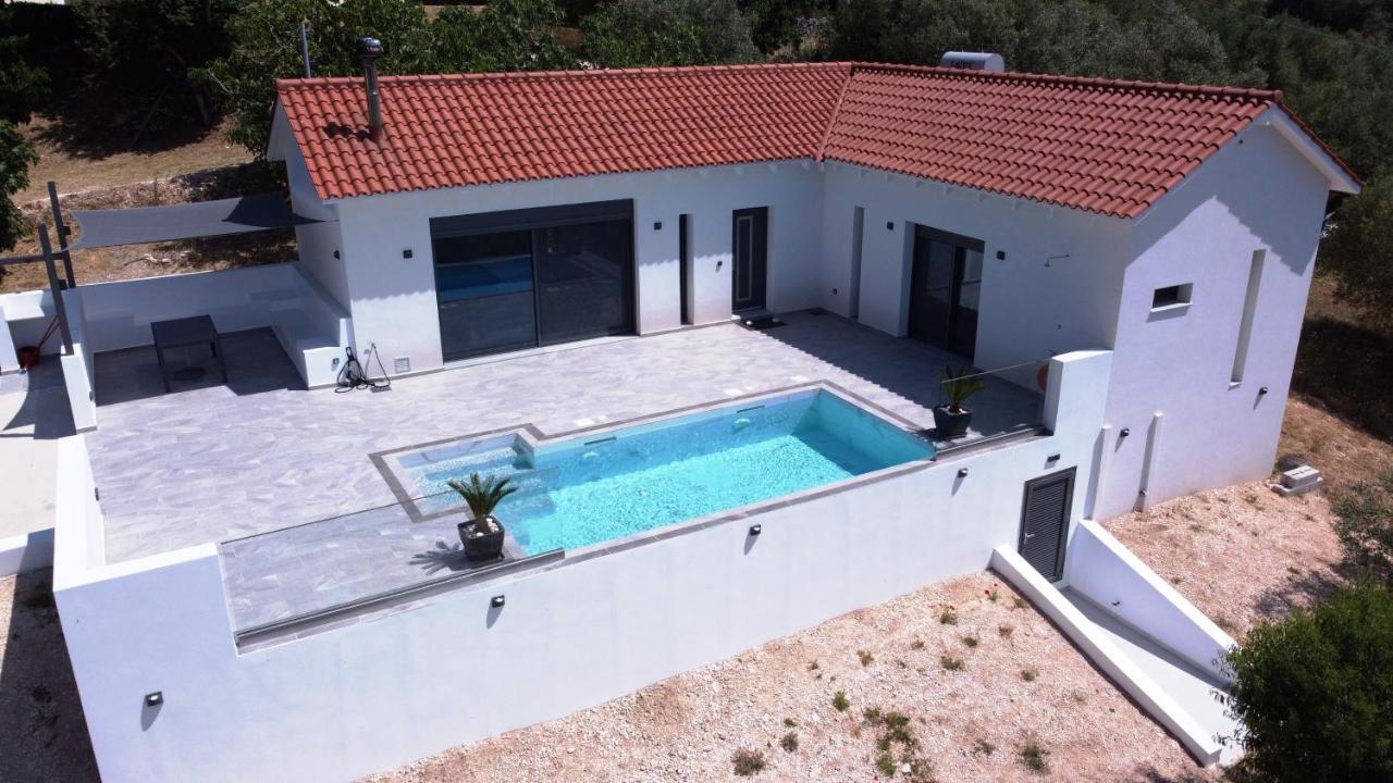 Katerina Kefalonia *