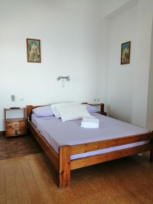 Rodon Piganousa In Spilia Leros