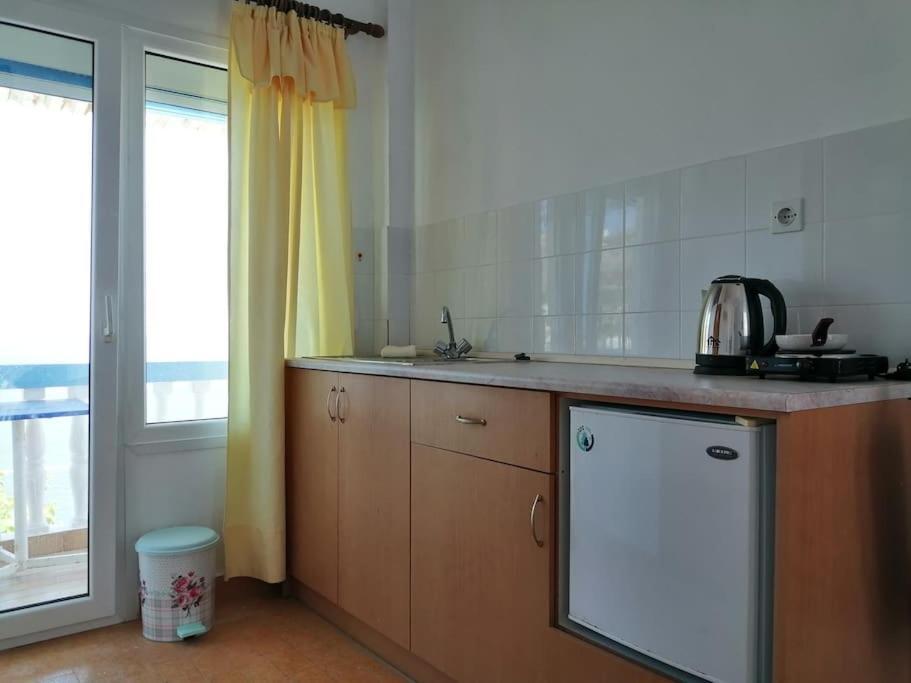 Rodon Piganousa In Spilia Leros Apartment