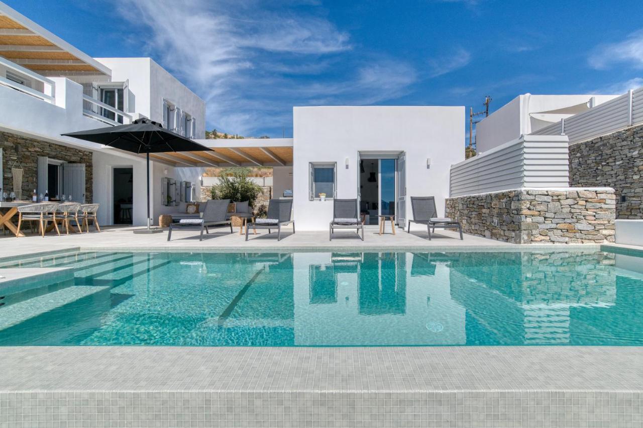 Yαlάzιοs - Jacuzzi & Gym Villa Isterni (Paros)