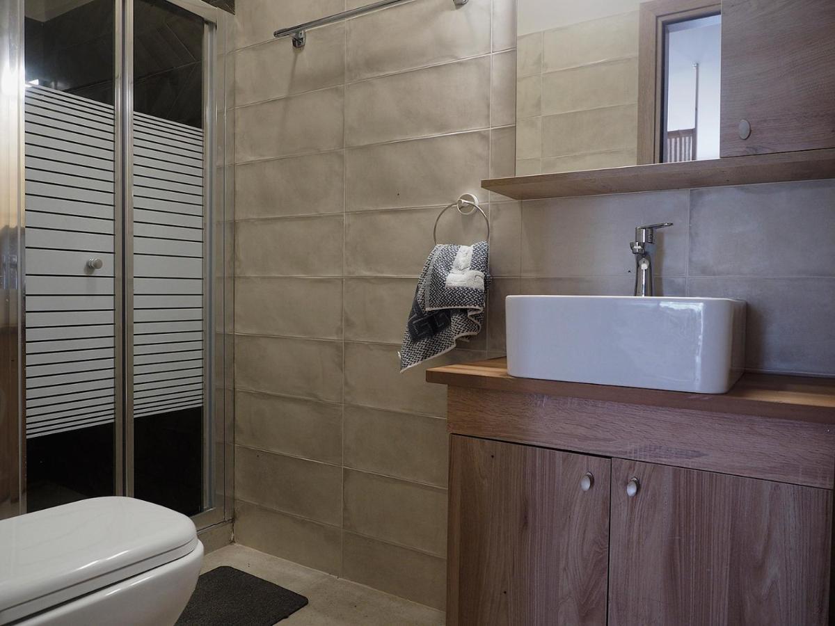 Melissinos Beachfront Apartment *