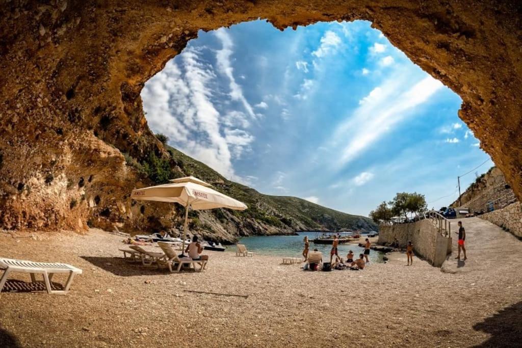 Alice Happy Place 1 , Only 5 Minutes From The Shipwreck!!! Holiday home *