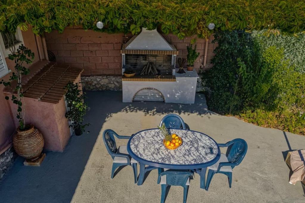 Holiday home Alice Happy Place 1 , Only 5 Minutes From The Shipwreck!!! Anafonitria