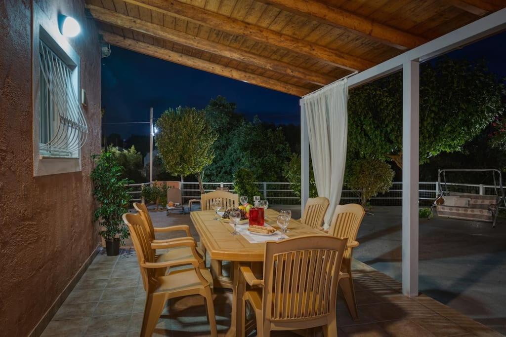 Holiday home Alice Happy Place 1 , Only 5 Minutes From The Shipwreck!!! Anafonitria