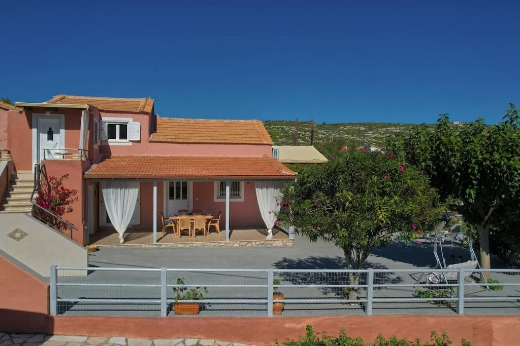 Holiday home Alice Happy Place 1 , Only 5 Minutes From The Shipwreck!!! Anafonitria