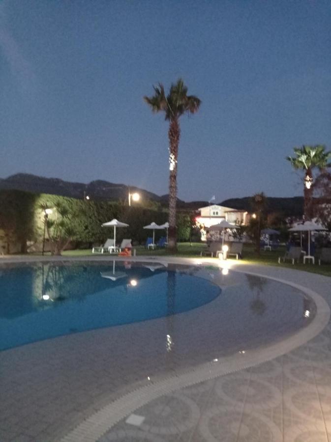 Ninos On The Aparthotel Roda (Corfu)