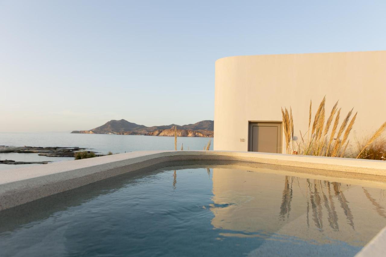 White Pebble Hotel