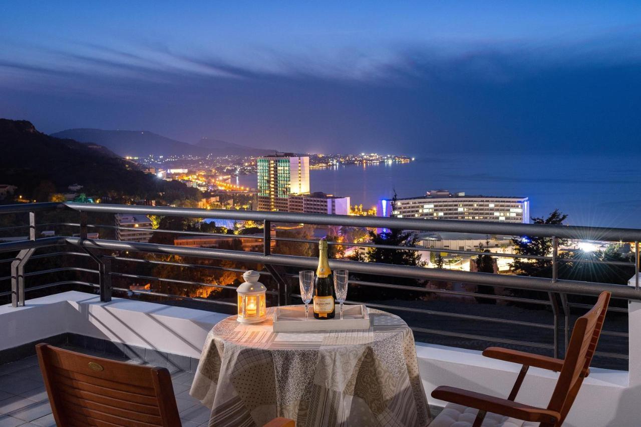 Monte Smith Luxury *