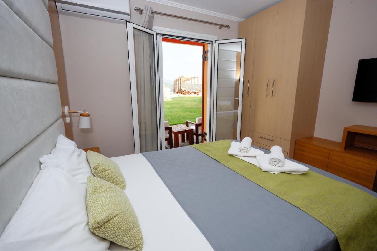 Aparthotel Foinikounta View *