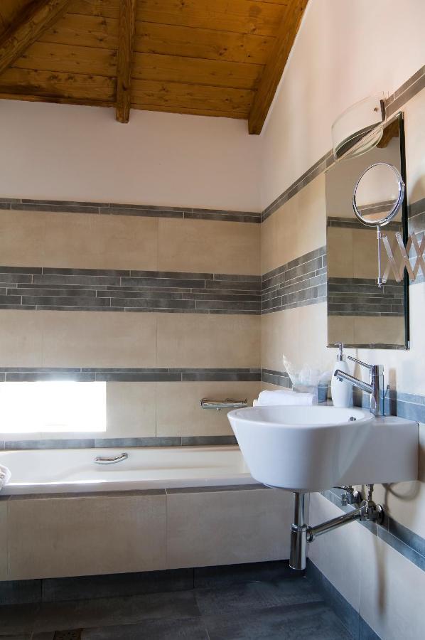 Alonissos Poikilma - Luxury In Alonissos In Nature With Private Pools