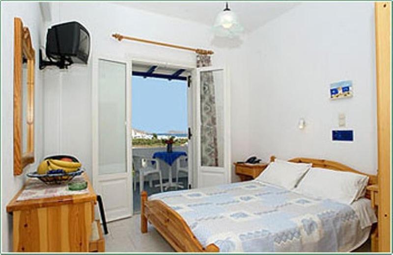 Loukia & Studios Naousa (Paros)