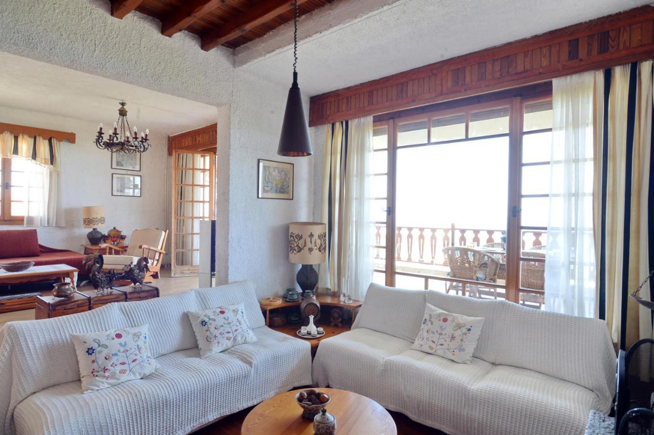 Holiday home Antorina Grande Beachfront House With Private Pool Kamari (Corinthia)
