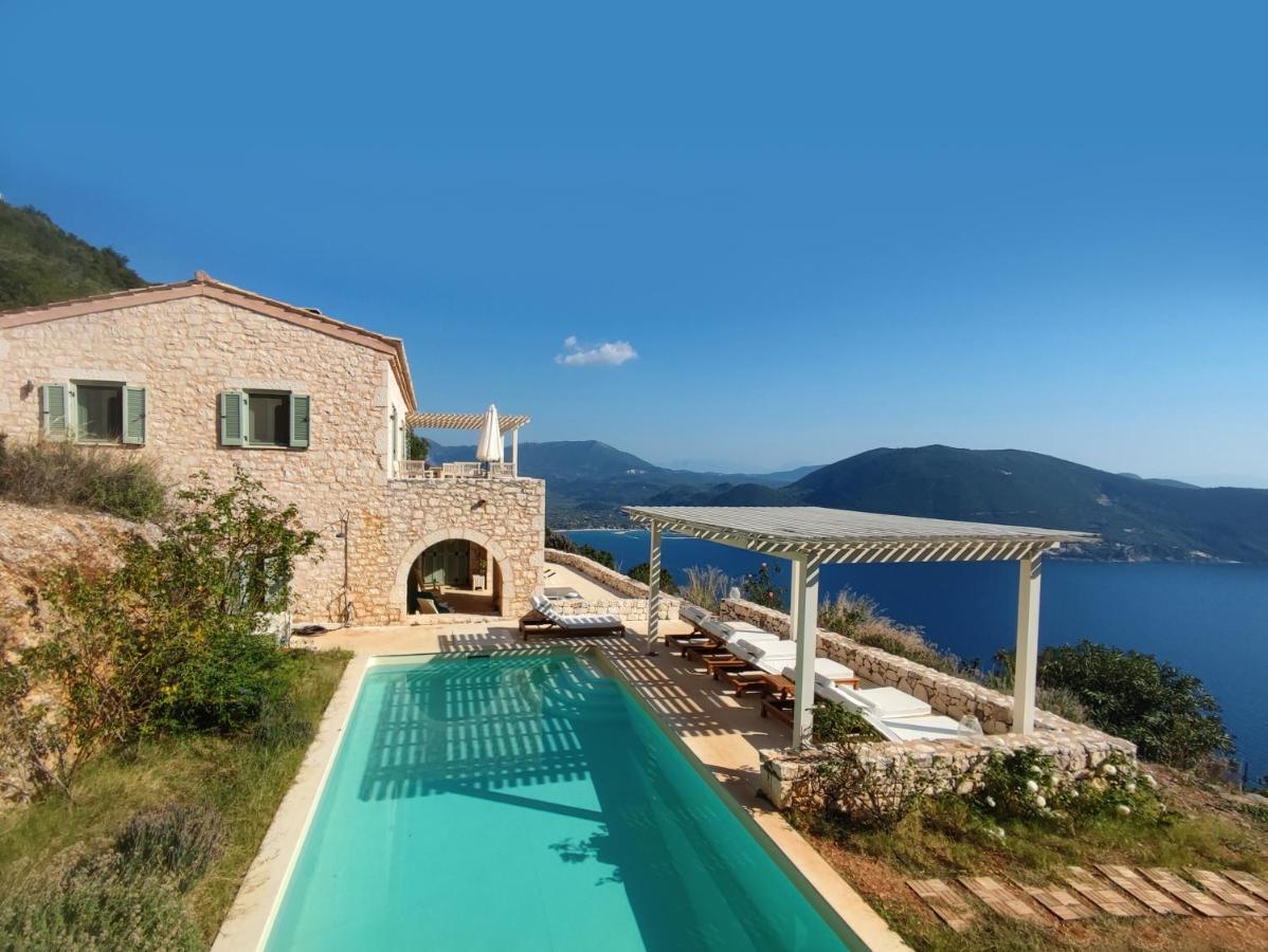 Urania Luxury