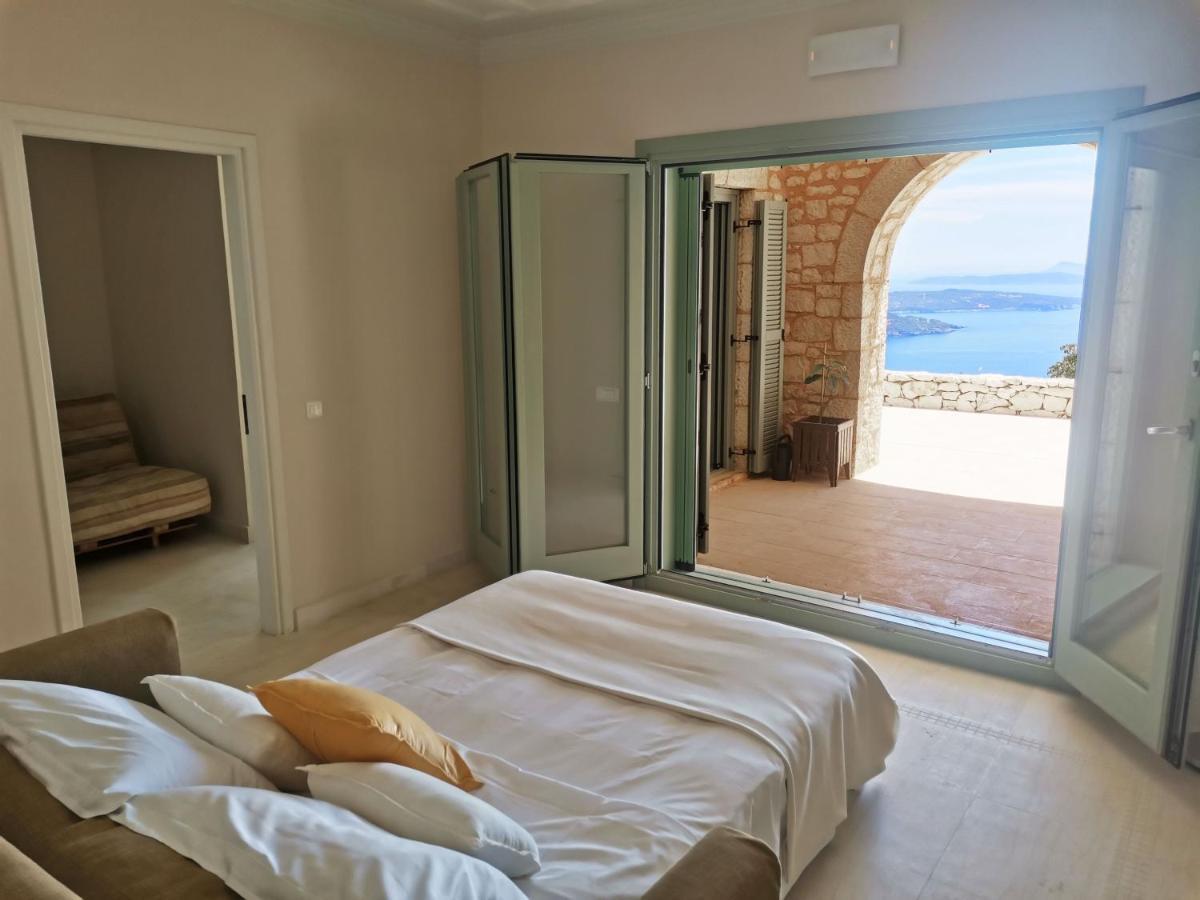 Urania Luxury *