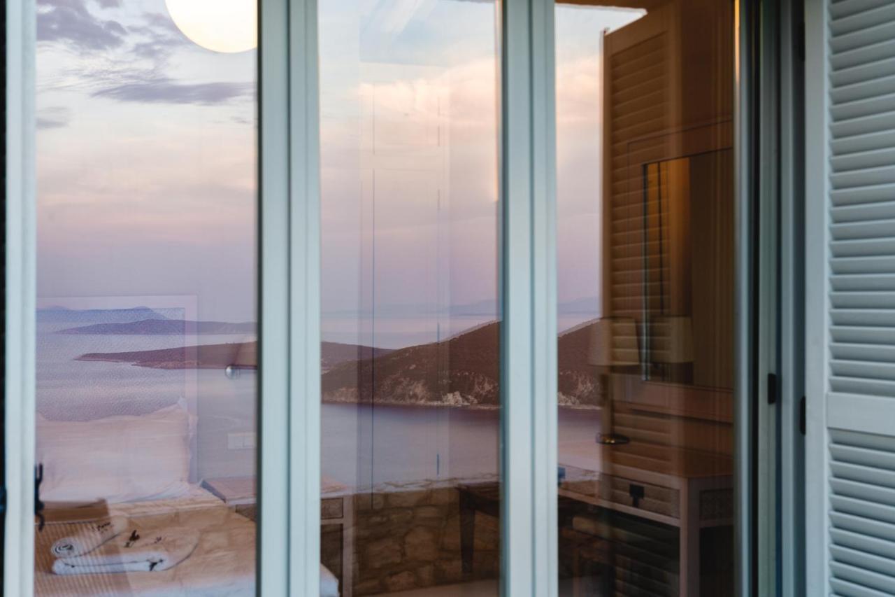 Urania Luxury Villa *