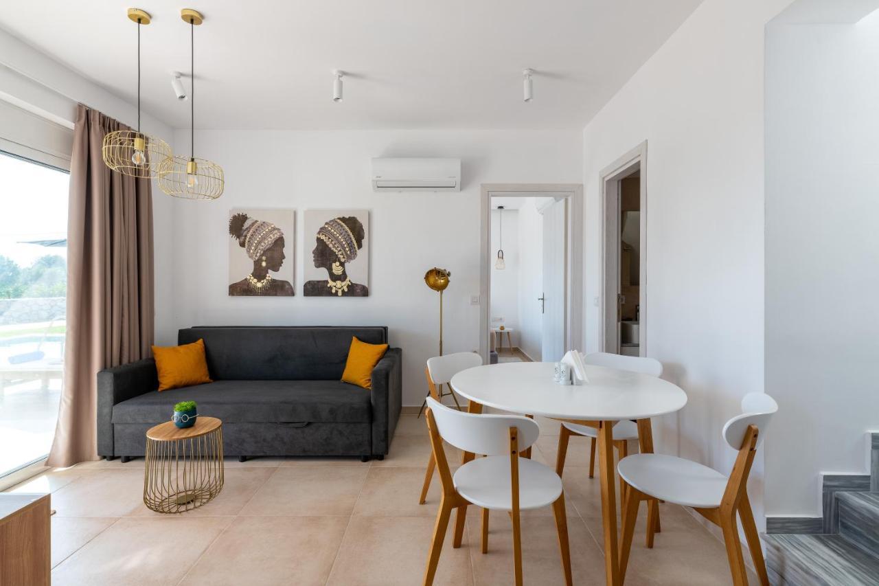 Villa New Brand Villas: Beachside Retreat With And Heated Pool