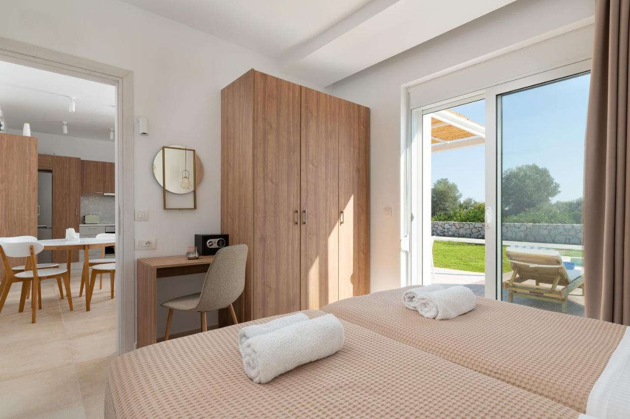 New Brand Villas: Beachside Retreat With And Heated Pool * Haraki