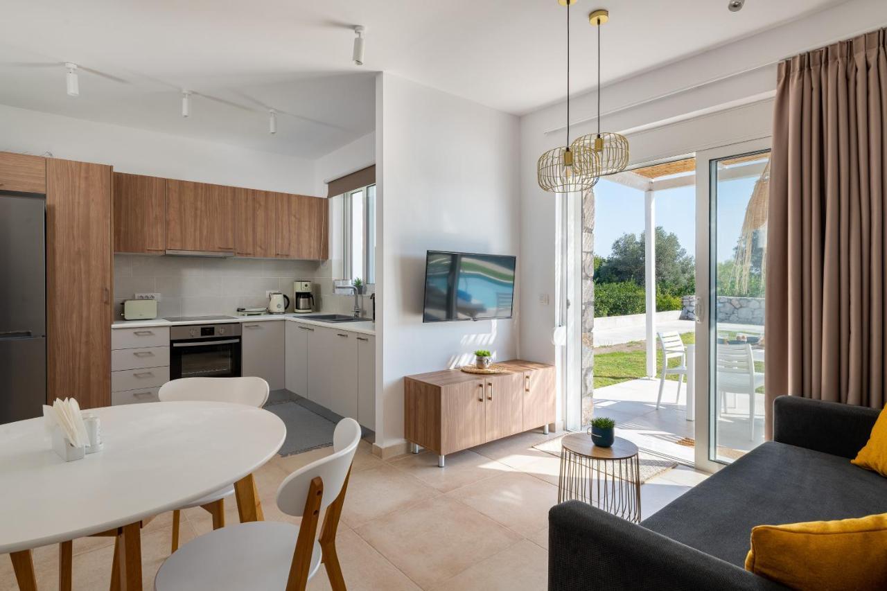 New Brand Villas: Beachside Retreat With And Heated Pool Villa Haraki