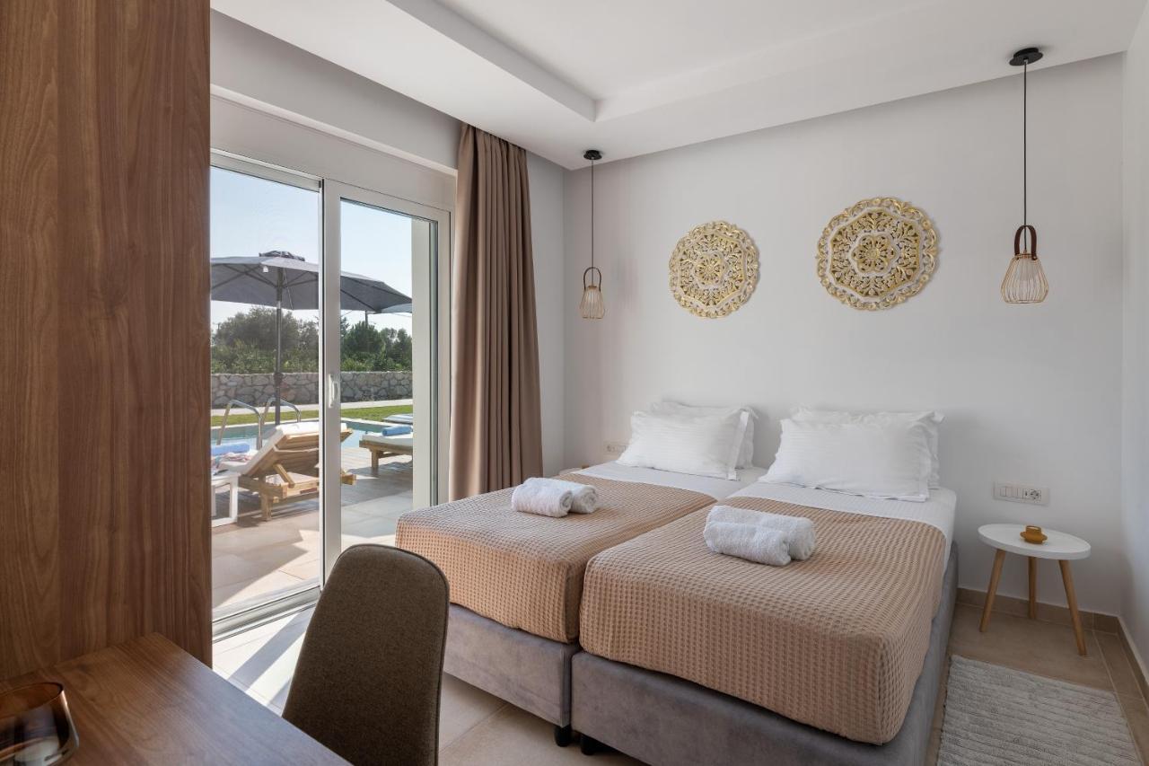 New Brand Villas: Beachside Retreat With And Heated Pool *