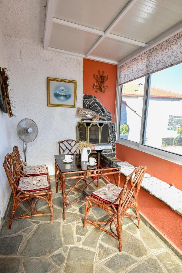 Apartment House By The Sea 2 *