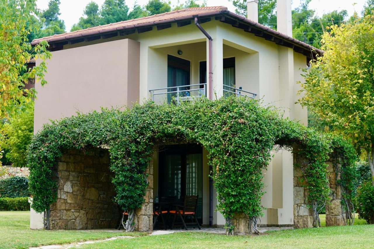 Sani Polyastron & Hotel 4*