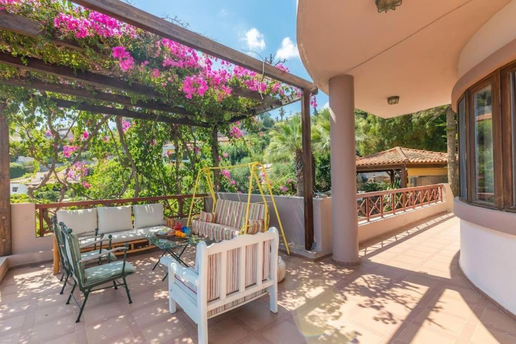 Modern With Gardens And Stunning Views