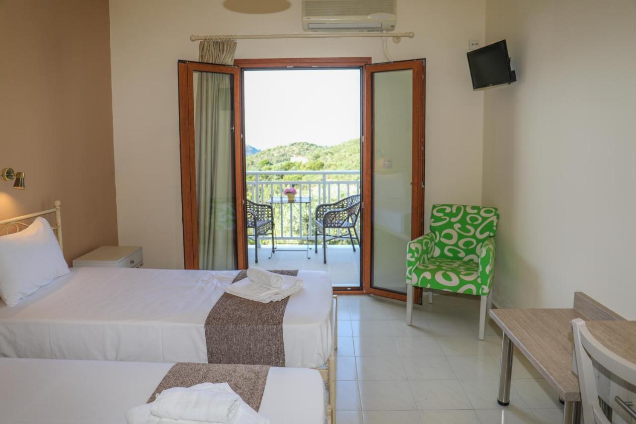 Takis Aparthotel 3*