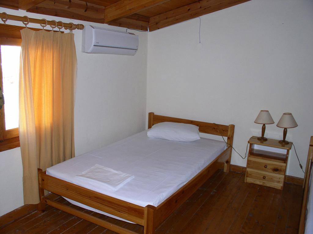 Pythos Aparthotel 2*