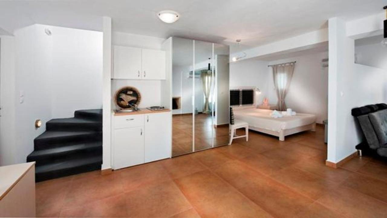 Nefeli Hotel 4*