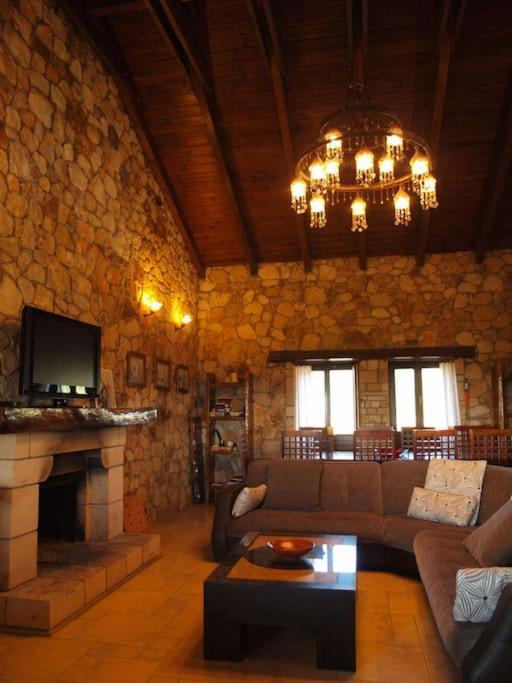 Spacious Rustic With Sea View
