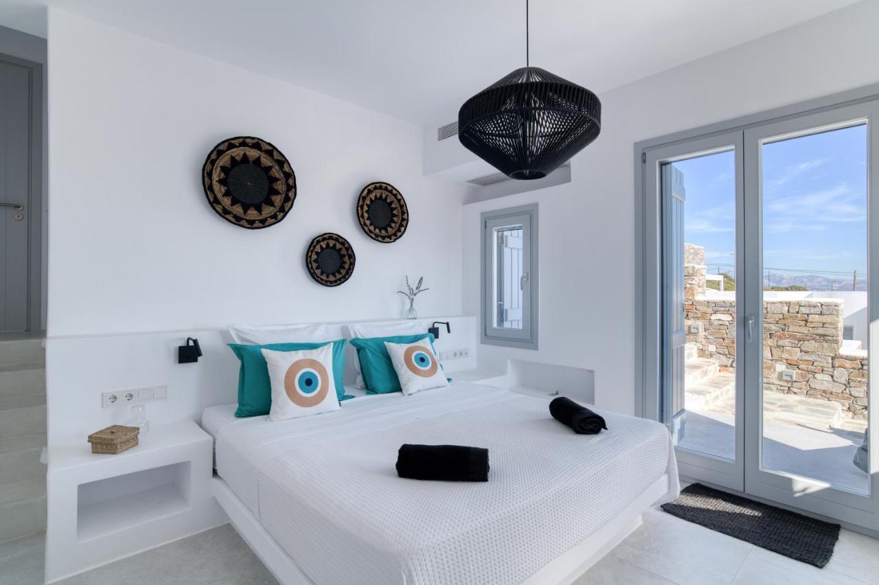 Yαlάzιοs - Jacuzzi & Gym Villa Isterni (Paros)