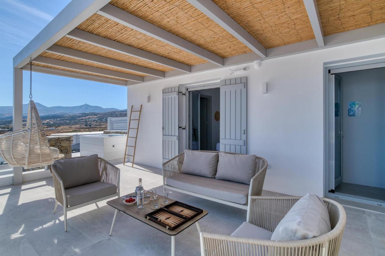 Yαlάzιοs - Jacuzzi & Gym Villa Isterni (Paros)