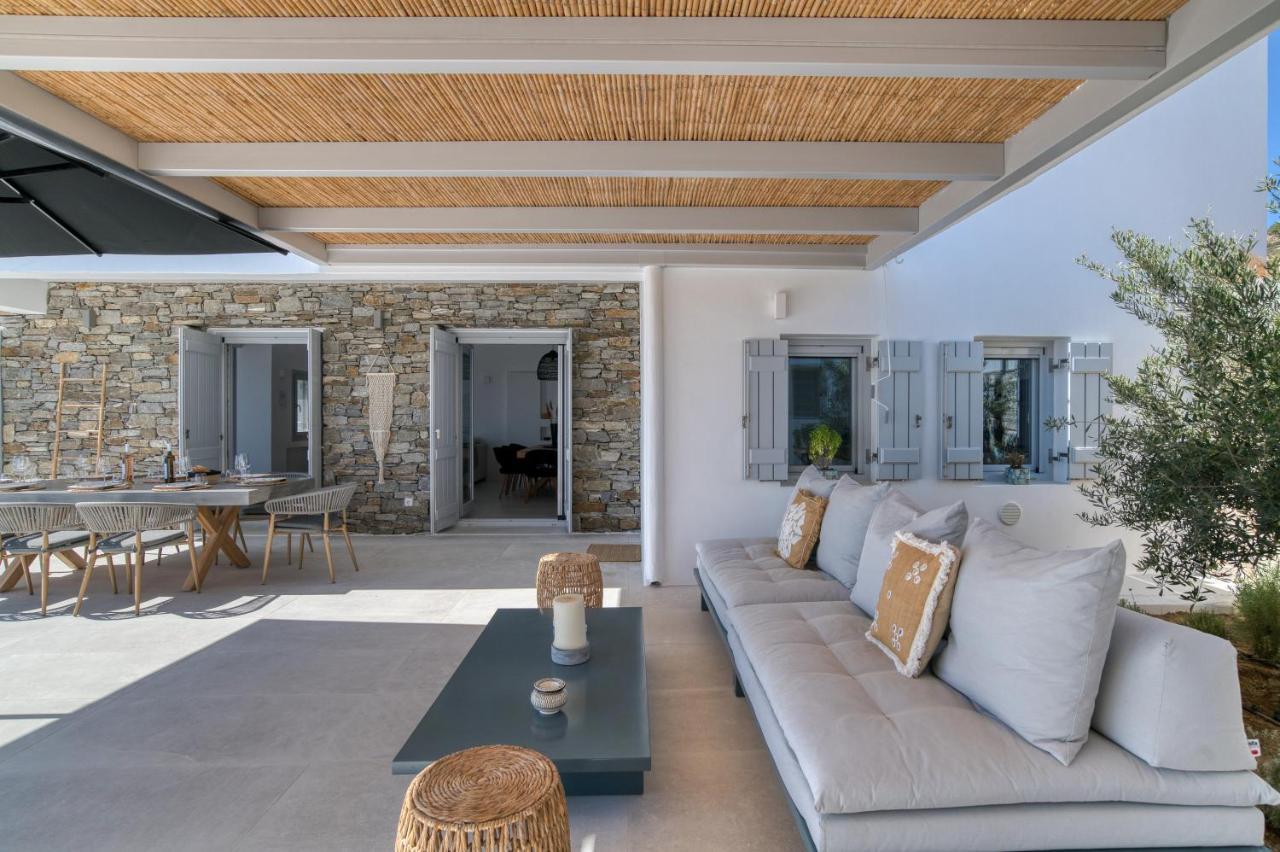 Yαlάzιοs - Jacuzzi & Gym Villa Isterni (Paros)