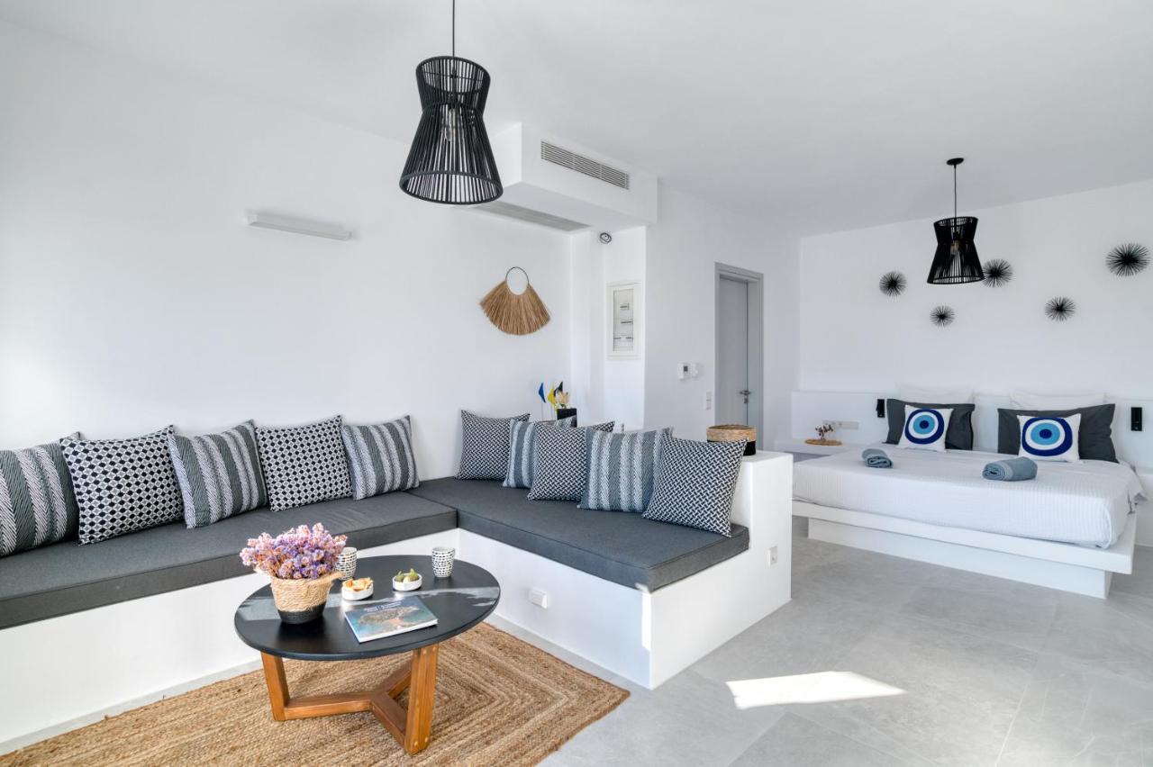 Yαlάzιοs - Jacuzzi & Gym Isterni (Paros)