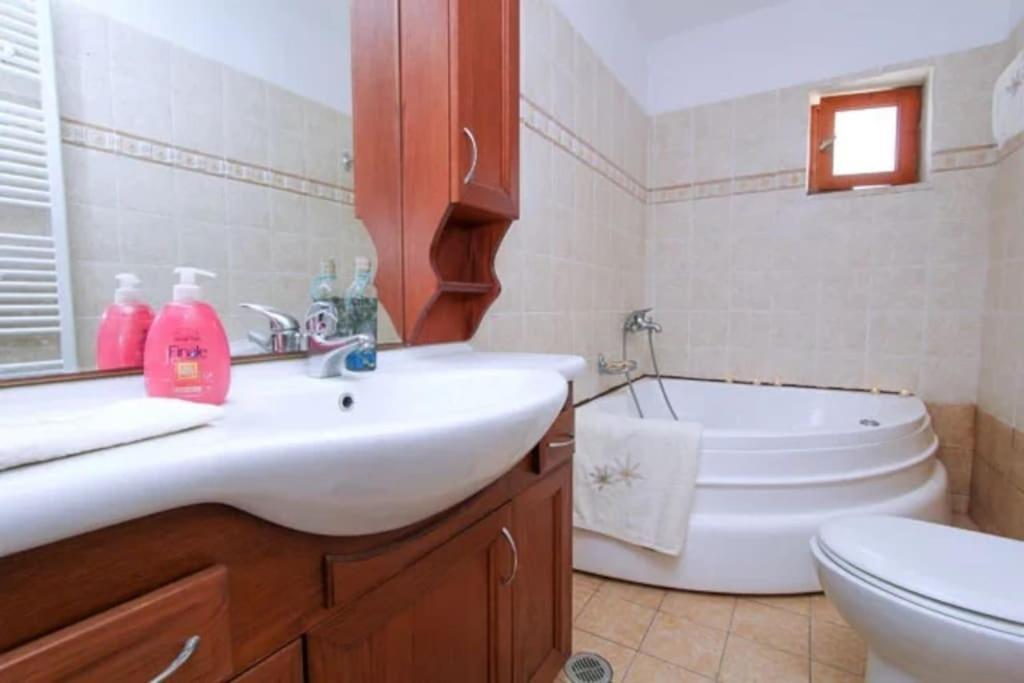 Anastasia Villa *