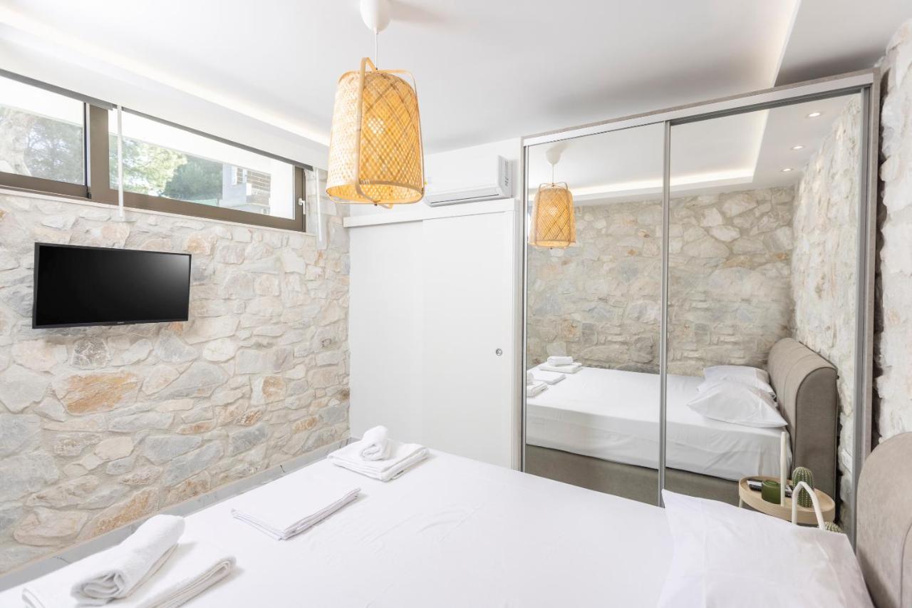 Villa Mare - Private Pool, 4 Bdrms, Sea View, Bbq *