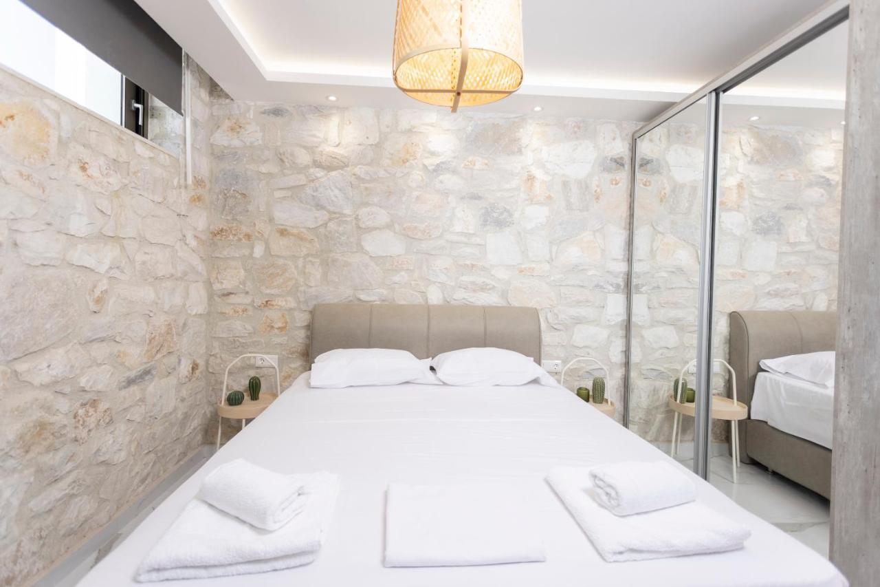 Mare - Private Pool, 4 Bdrms, Sea View, Bbq