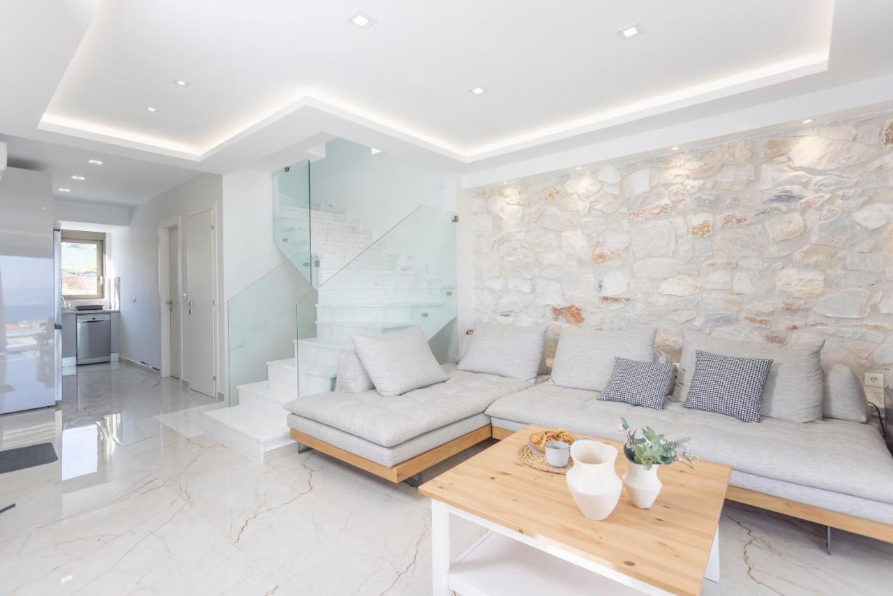 Mare - Private Pool, 4 Bdrms, Sea View, Bbq Villa