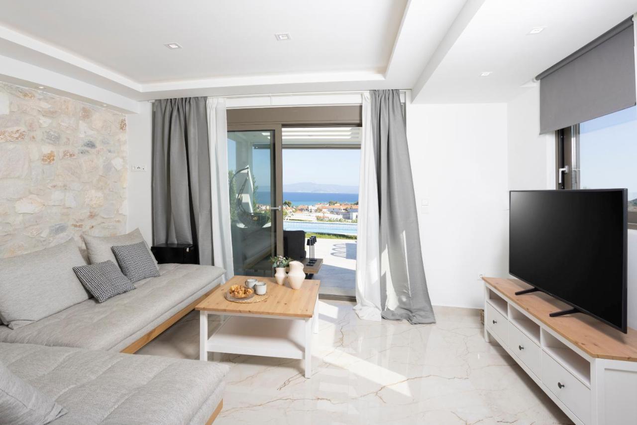 Mare - Private Pool, 4 Bdrms, Sea View, Bbq Villa *