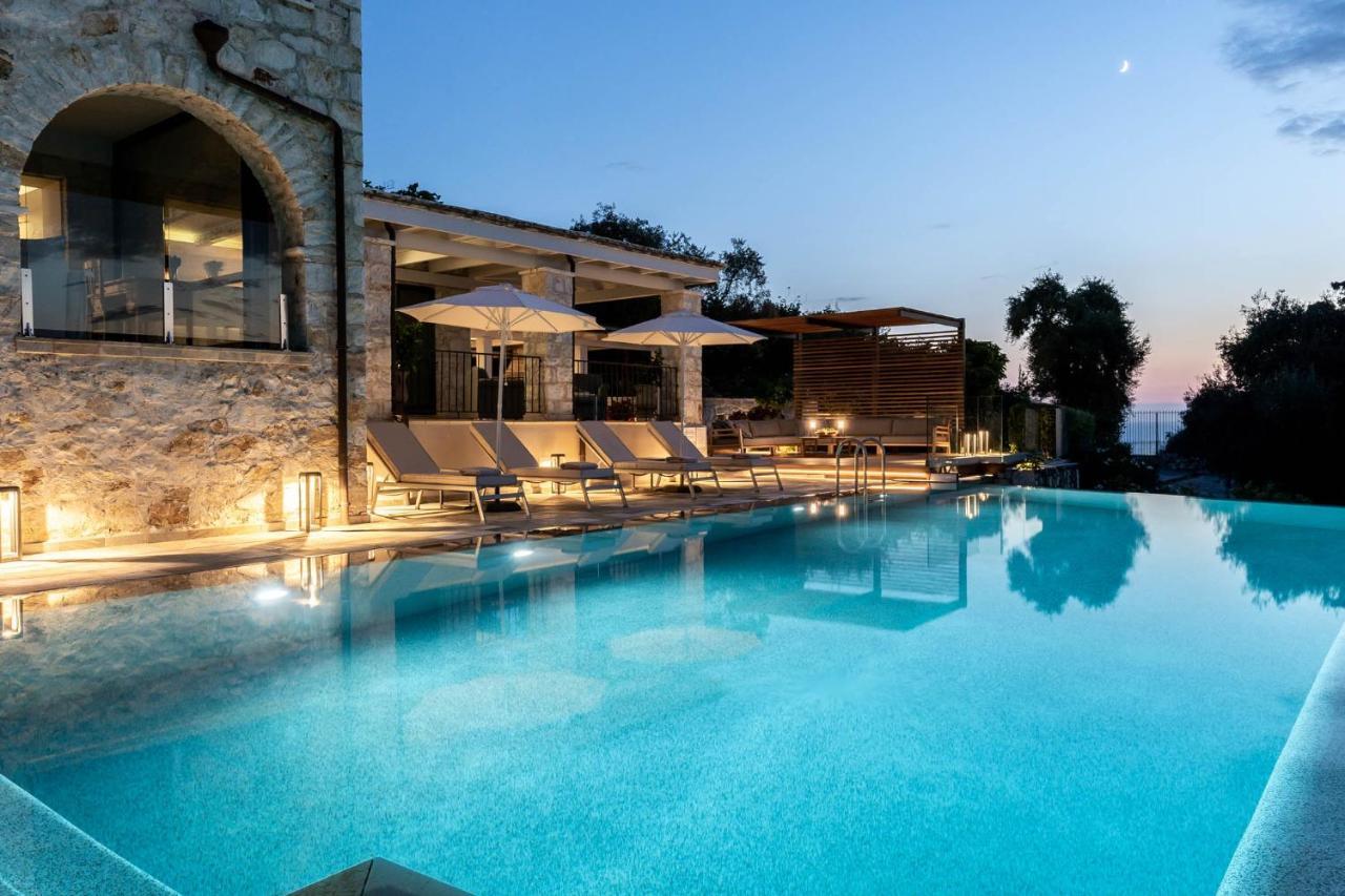 Luxurious 4 Bedroom Xris With Infinity Pool And Access *